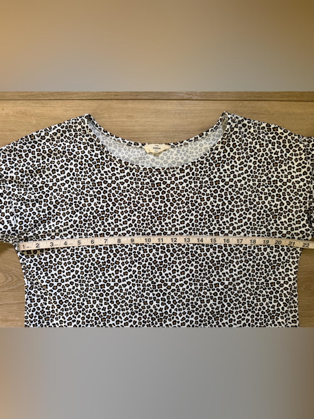 ENTRO Leopard Print Short Sleeve Top EUC - Picture 2 of 5
